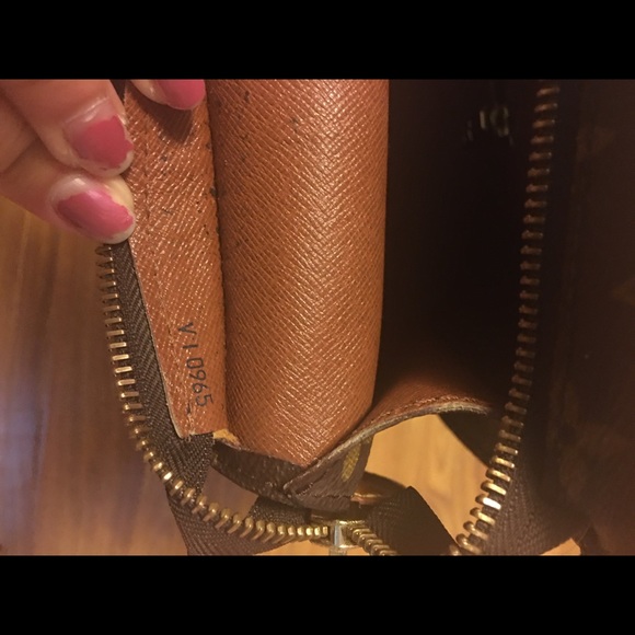 Louis Vuitton Babylone Bag - Picture 3 of 8